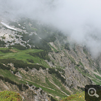 In the morning it has still rained. At noon then fog patches roll by along the Geigelstein.