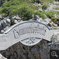 Descent to the Himmelspforte at the northern slope.