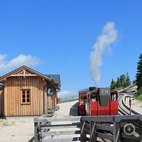 The Schafbergbahn at the middle station.