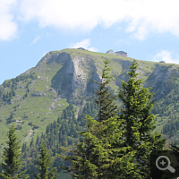 Noch ist das Ziel - die Schafbergspitze - in weiter Ferne.