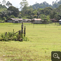Der zentrale Dorfplatz von Tanjungsoke.