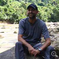 Ich am Bongan-River vor unserem ersten Trip in den Regenwald.
