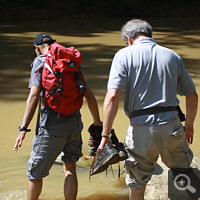 Durchquerung des Bongan - Rivers.