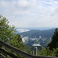 Blick vom Puflatsch, Seiser Alm, hinunter ins Tal (Südtirol).