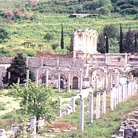 Blick auf die Ausgrabungsstätte Ephesos (Türkei).