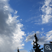 Die Sonne kommt heraus.