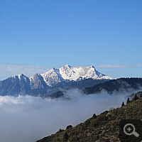 Karpenisi durch Nebel verhüllt.