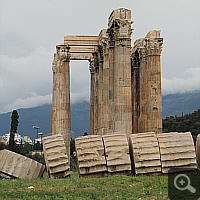 Das Olympieion wurde wahrscheinlich im Mittelalter durch ein Erdbeben zerstört.