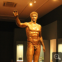 Statue in the National Archaeological Museum of Athens.