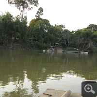 Am gegenüberliegenden Ufer befindet sich der Cat Tien Nationalpark.